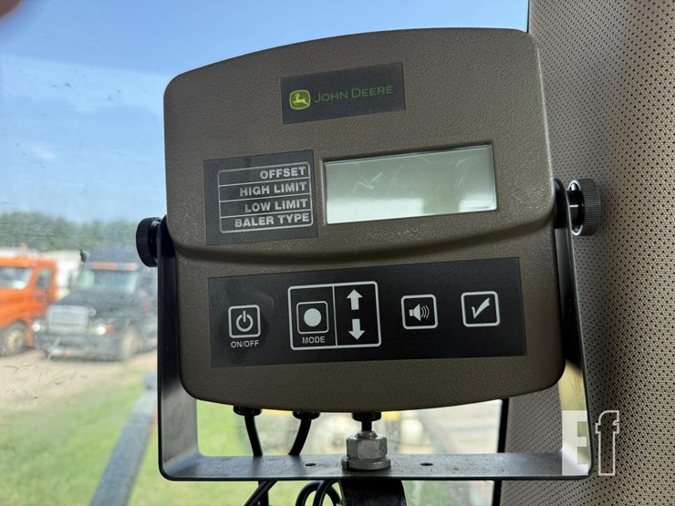 john-deere-569-image-23