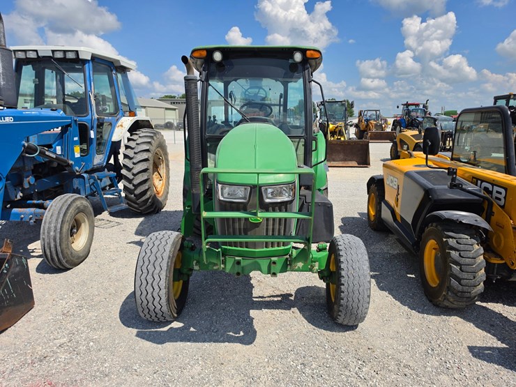 2016-john-deere-5085m-image-2