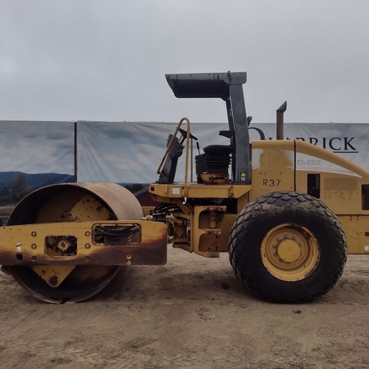 CATERPILLAR CS-533E