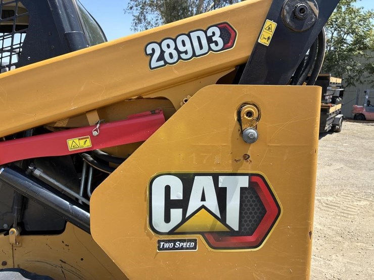 2020-caterpillar-289d3-image-12