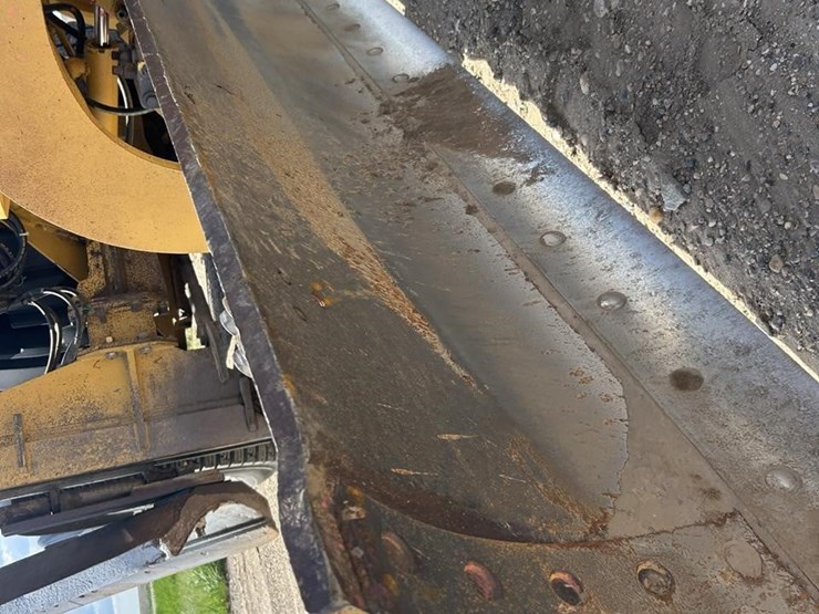 2011-caterpillar-140m2-awd-image-27