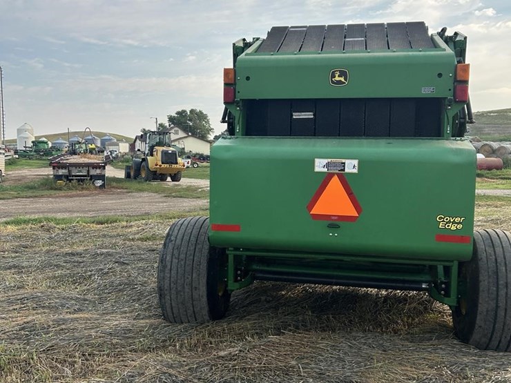 2010-john-deere-568-image-4