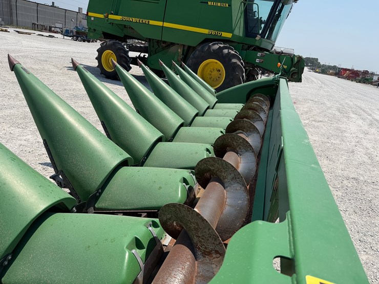 2018-john-deere-716c-image-11