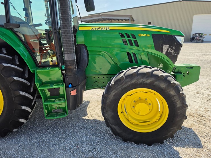 2014-john-deere-6140m-image-18