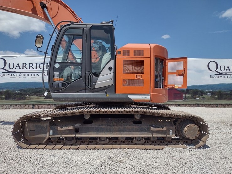 hitachi-zx245us-lc-6n-image-13