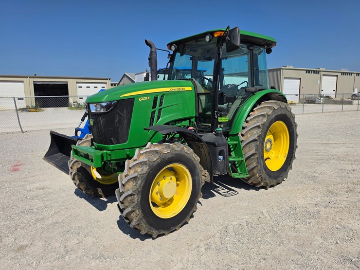 2020-john-deere-6105e-image-1