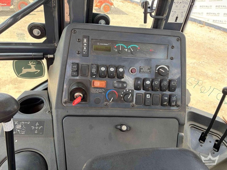 2020-deere-310l-image-9