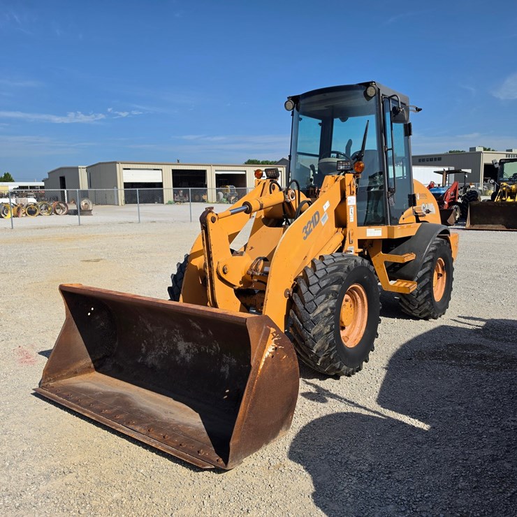 2003 CASE 321D