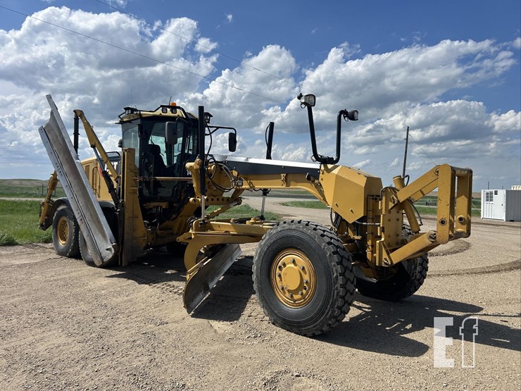 2011-caterpillar-140m2-awd-image-3