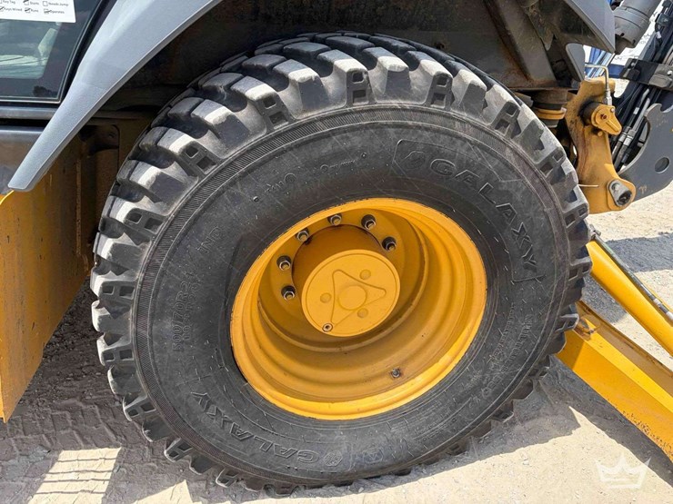 2020-deere-310l-image-40