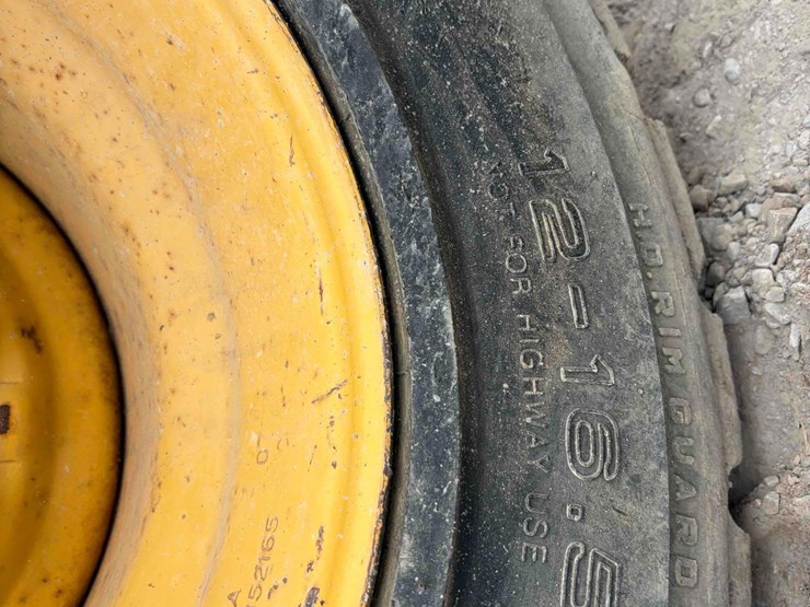 john-deere-325-image-6