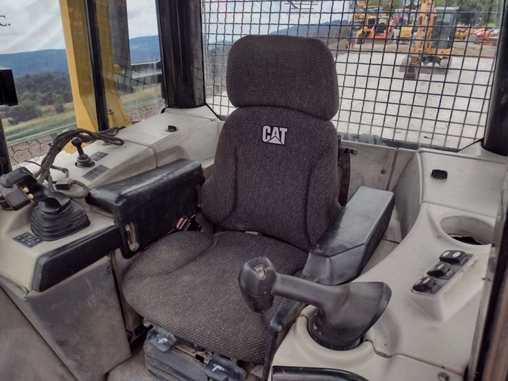 caterpillar-d6n-image-12