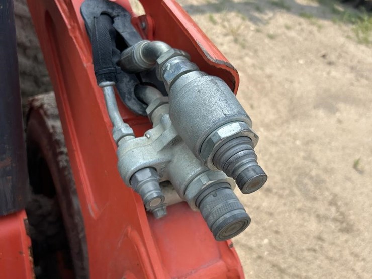 kubota-ssv75-image-12