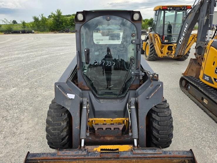 2013-deere-320d-image-4