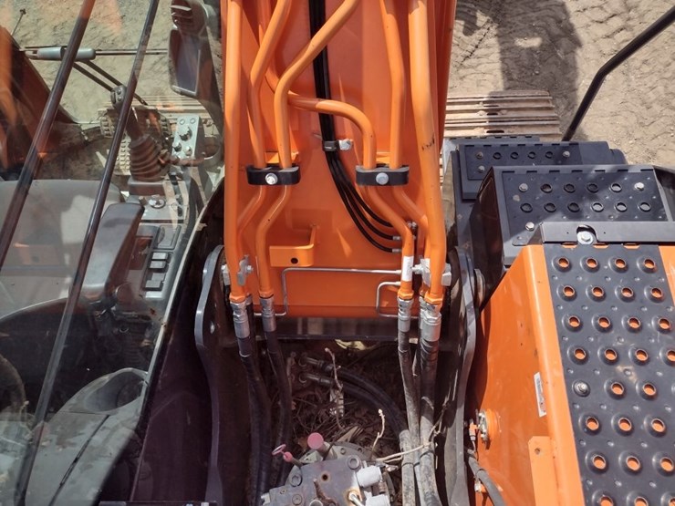hitachi-zx160-lc-6n-image-41