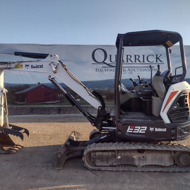 BOBCAT E32i