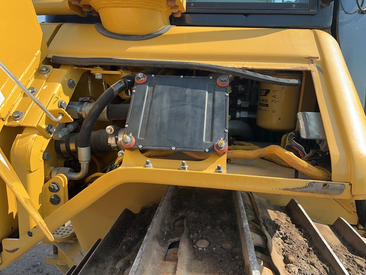2015-caterpillar-d6n-xl-image-25