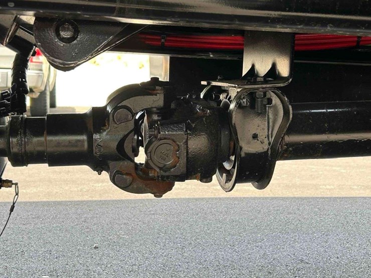 2018-freightliner-m2-106-image-17