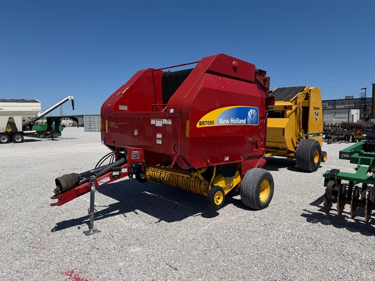 2012-new-holland-br7090-image-1