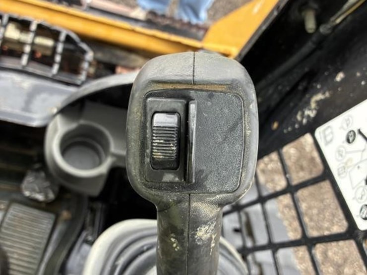 2016-caterpillar-249d-image-16