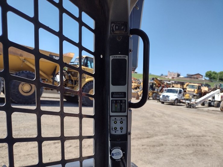 new-holland-l175-image-7