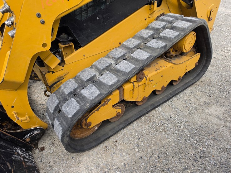 2016-caterpillar-259d-image-14