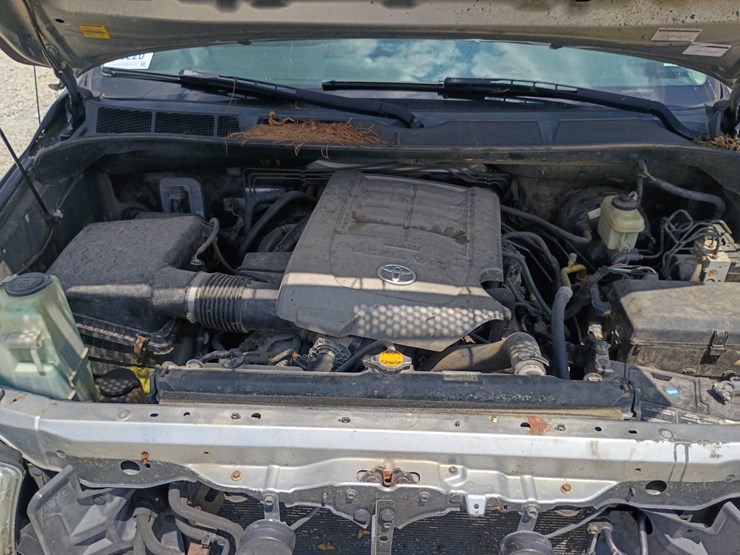 2010-toyota-tundra-image-15
