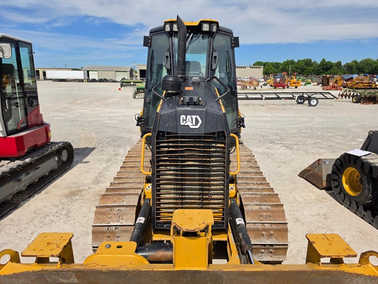 2021-caterpillar-d1-image-4