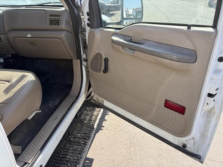2003-ford-f550-image-10