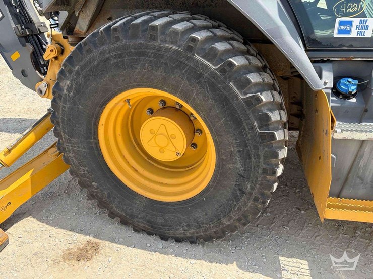 2020-deere-310l-image-37