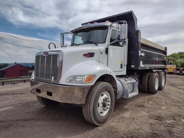 peterbilt-348-image-30