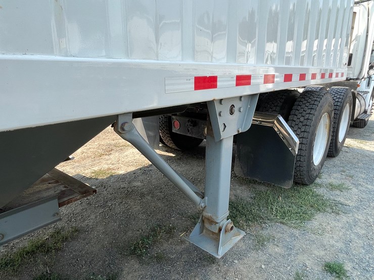 #1260-•-2013-jet-co-tandem-axle-26'-grain-trailer-(has-wi-title)-image-48