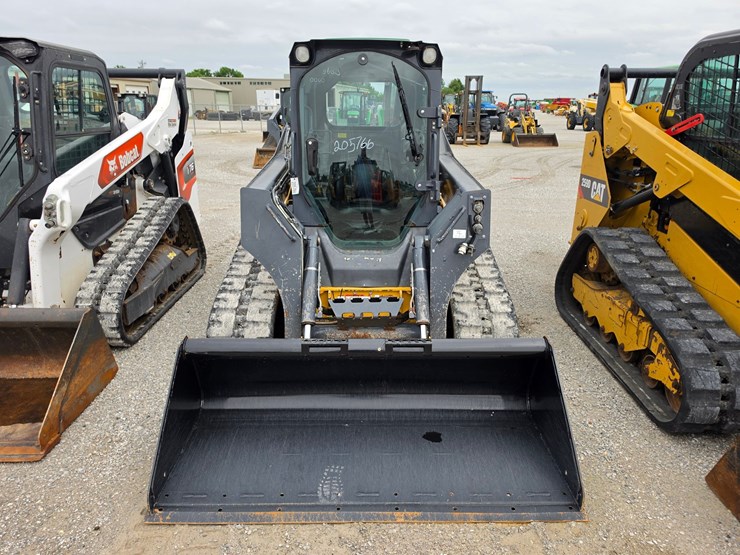 2015-deere-323e-image-2
