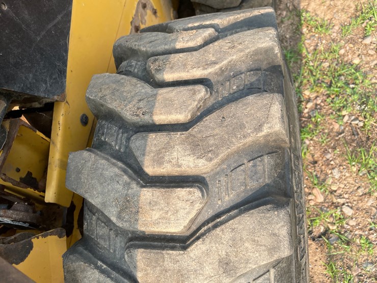 caterpillar-242d-image-55