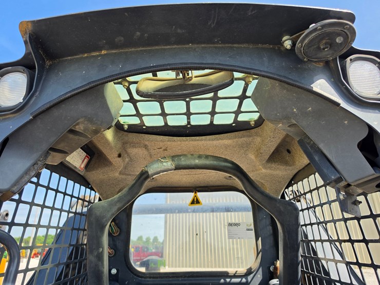 2023-deere-317g-image-8