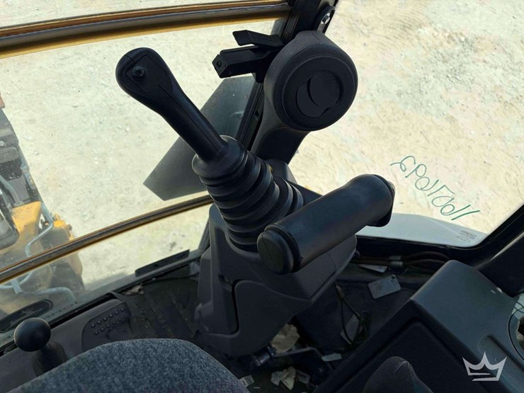 2020-deere-310l-image-15