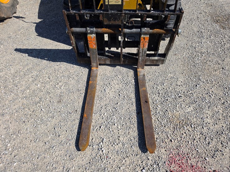 2016-caterpillar-th255c-image-3
