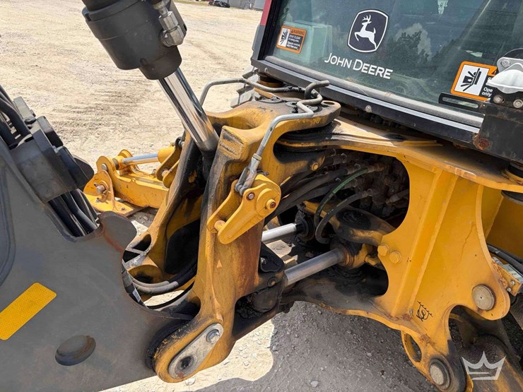 2020-deere-310l-image-27