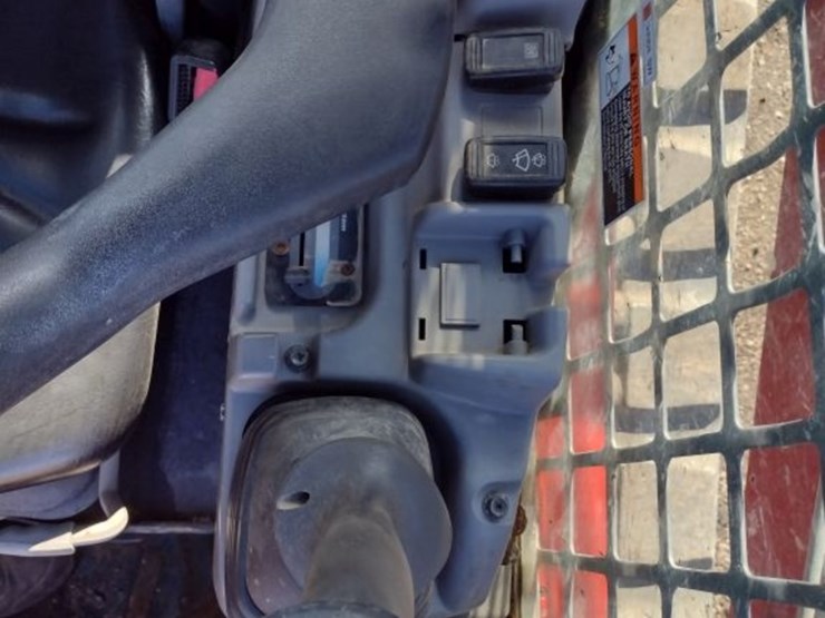kubota-svl65-2-image-9