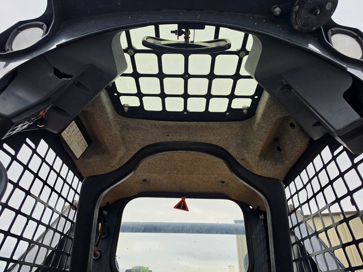 2022-deere-317g-image-7