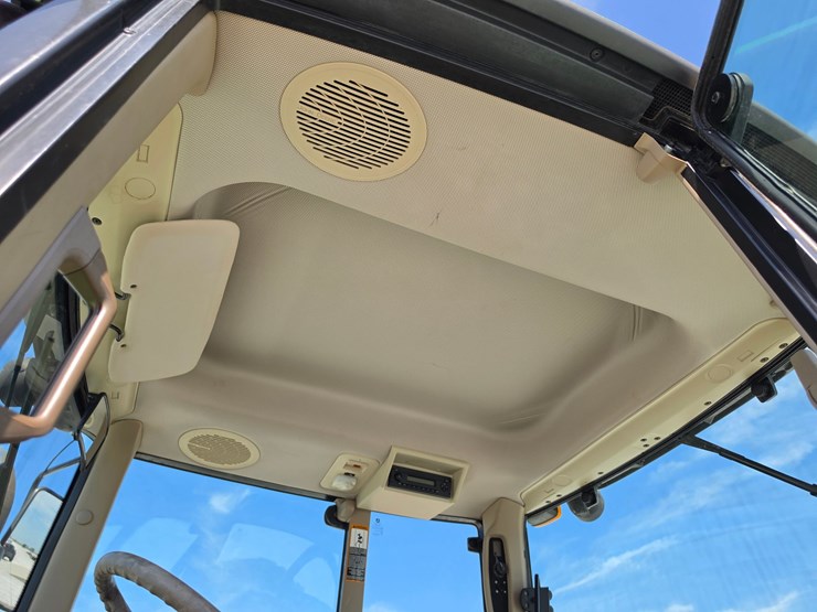 2014-john-deere-6140m-image-5