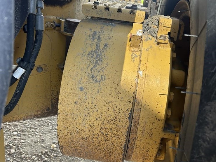 2011-caterpillar-140m2-awd-image-48
