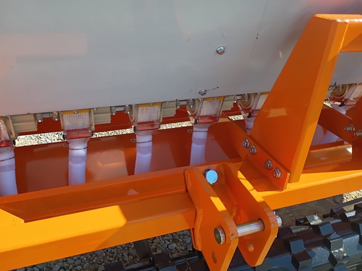 #l76-007-•-landhonor-seeder-skid-steer-attachment-(3-point)-image-10