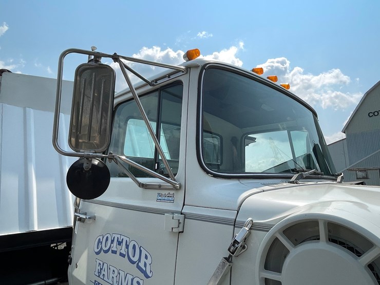 1990-ford-l8000-image-34