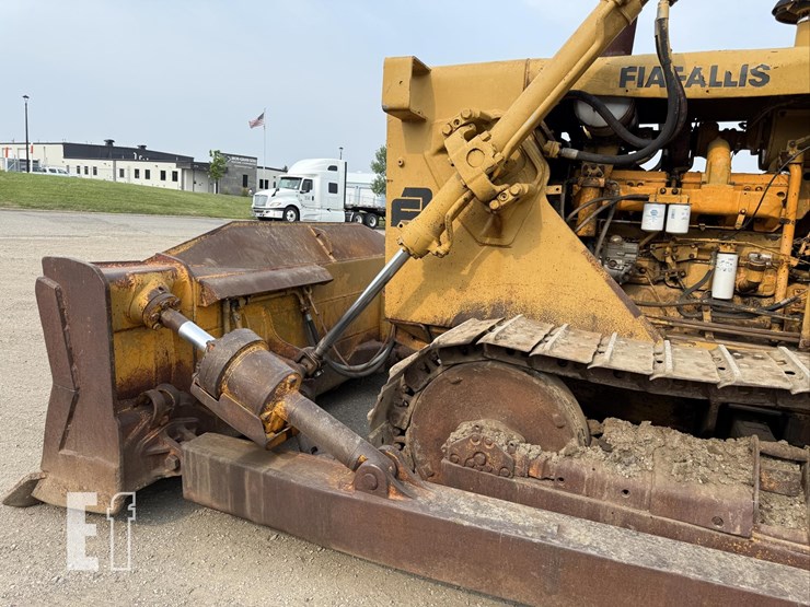 fiat-allis-bulldozer-w/-__-ft.-4-way-blade-8318-image-23
