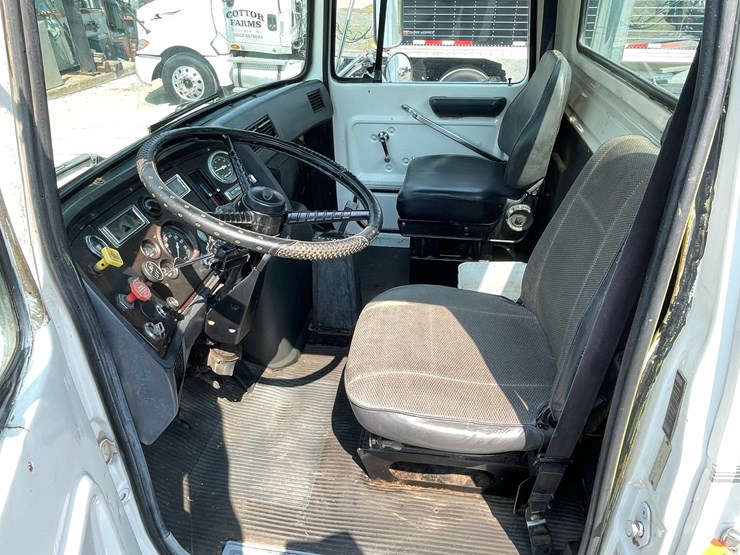 1990-ford-l8000-image-54