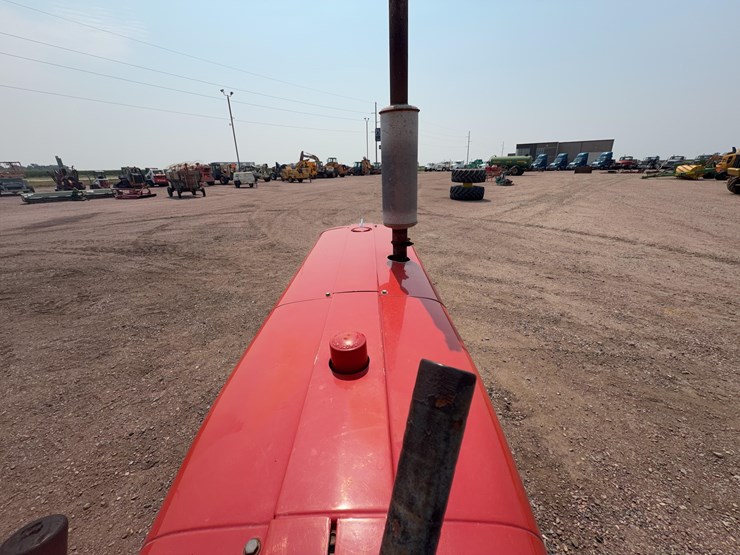 1965-ihc-farmall-656-tractor-image-33