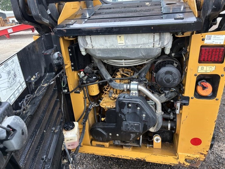 2016-caterpillar-249d-image-23