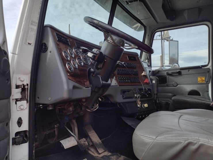 2005-western-star-4900fa-image-16