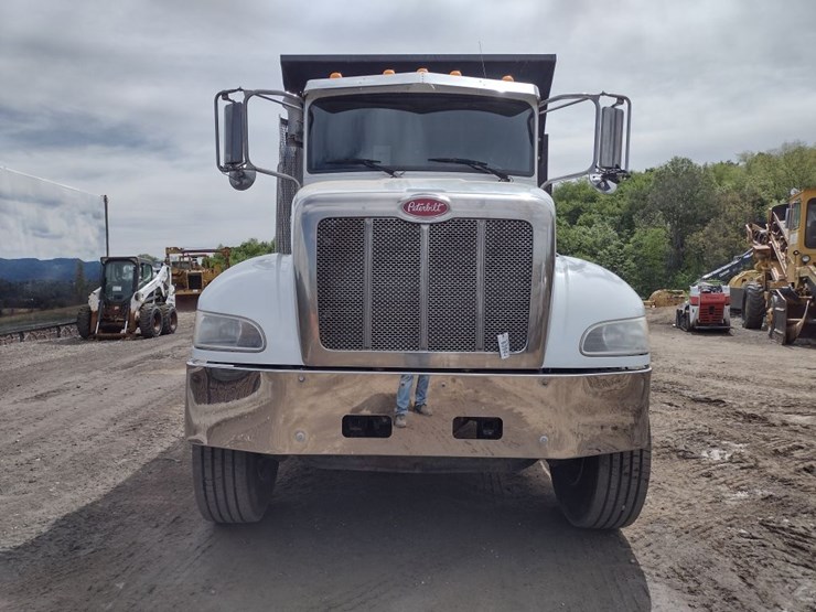 peterbilt-348-image-2